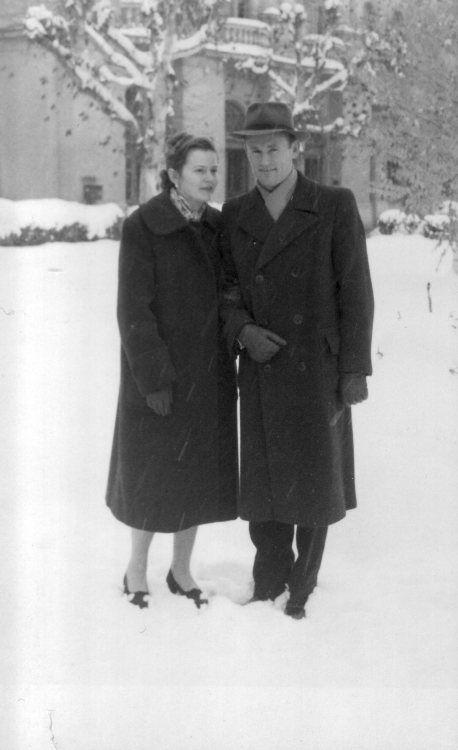 Edo Mott nakon registracije vjencanja u Bijeljini 1956